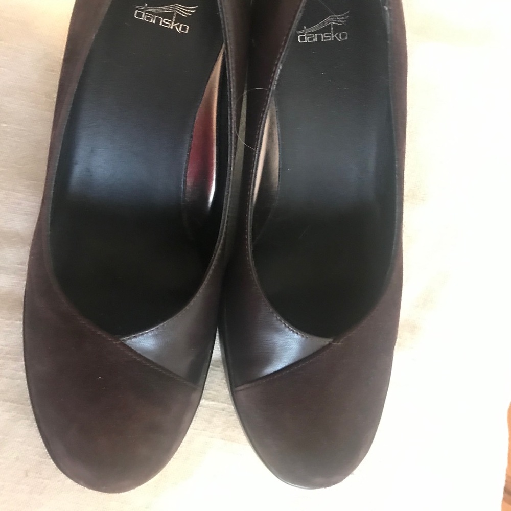 Dansko Tuttie size 7.5/38 Brown suede